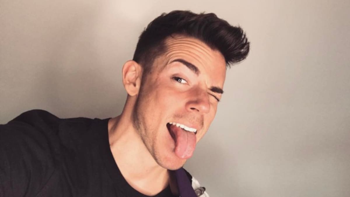 Si no sabes quién es Robert Mendoza y lo que hace con su violín, es hora de hacerlo