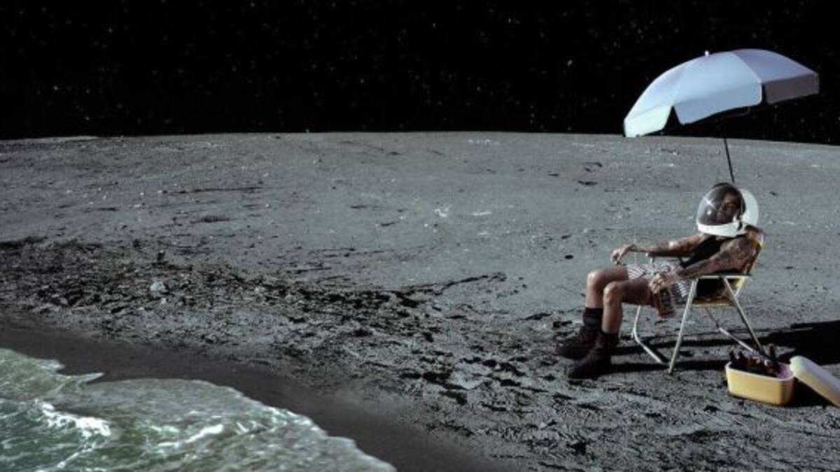 Rauw Alejandro lanza su esperado álbum "Playa Saturno"
