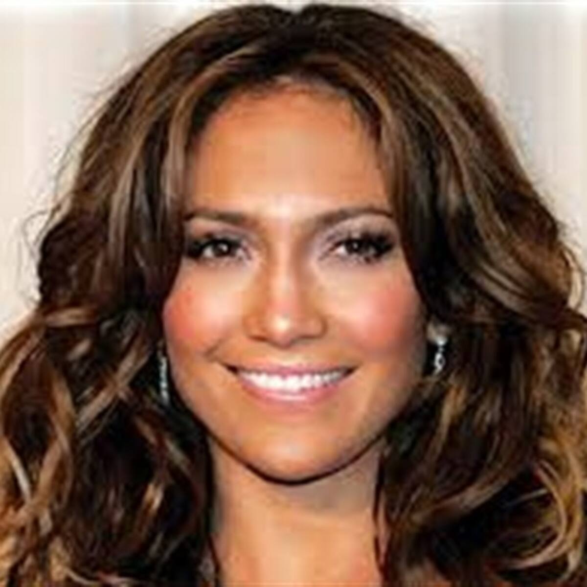 J. Lo es la Celebridad Femenina con Mejor Sonrisa