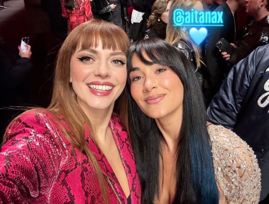 Aitana junto a la cantante italiana Annalisa en la Milan Fashion Week 2025