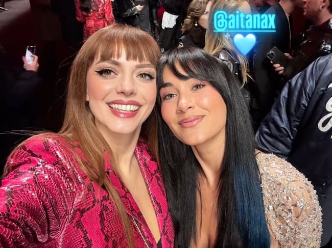 Aitana junto a la cantante italiana Annalisa en la Milan Fashion Week 2025