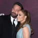 Ben Affleck y Jennifer López improvisan su primer dueto musical para celebrar la llegada de la Navidad
