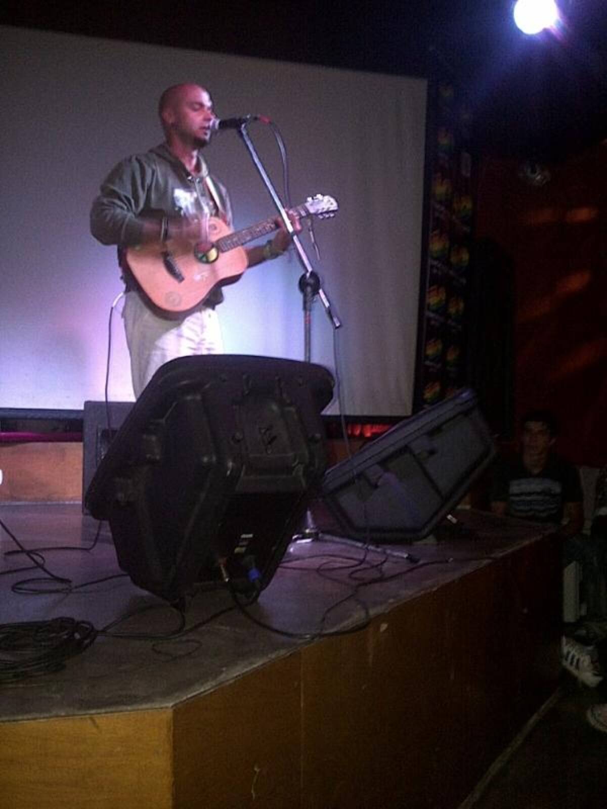 Sie7e en More Bar en Pueblo Límite