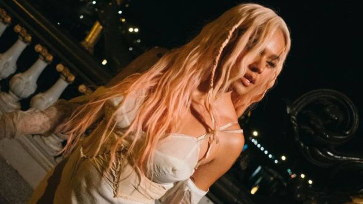 Karol G publicó un sensual carrusel de fotos en París, que se llevó todos los elogios