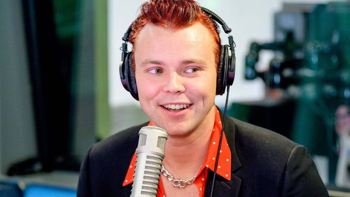 Ashton Irwin (5 Seconds of Summer) debuta en solitario con el disco Superbloom