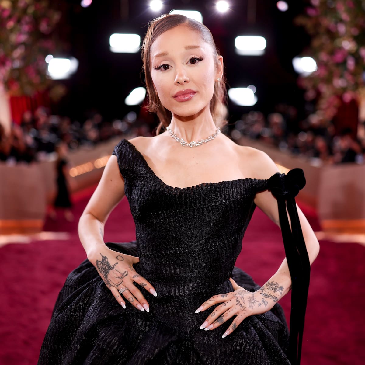 Ariana Grande, Karol G y Ana Mena con Lola Índigo, entre las favoritas al número uno de LOS40 este sábado