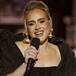 Adele se rodea de artistas y amigas para los dos mayores shows de su carrera