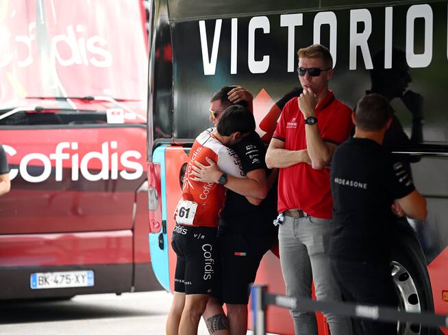 El equipo de Bahrain Victorius lamenta el fallecimiento de su compañero Gino.