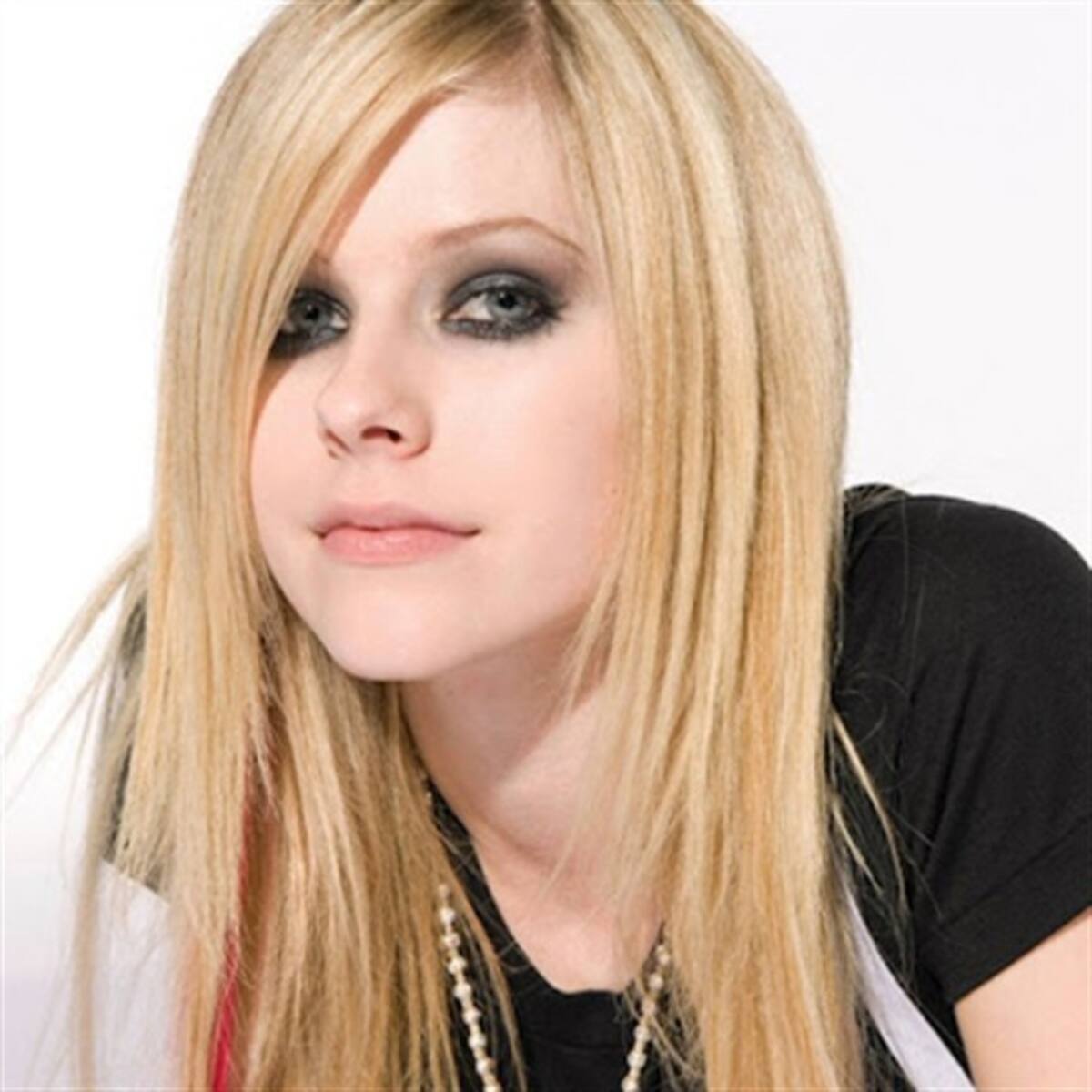 Avril Lavigne, a punto de lanzar su nuevo disco