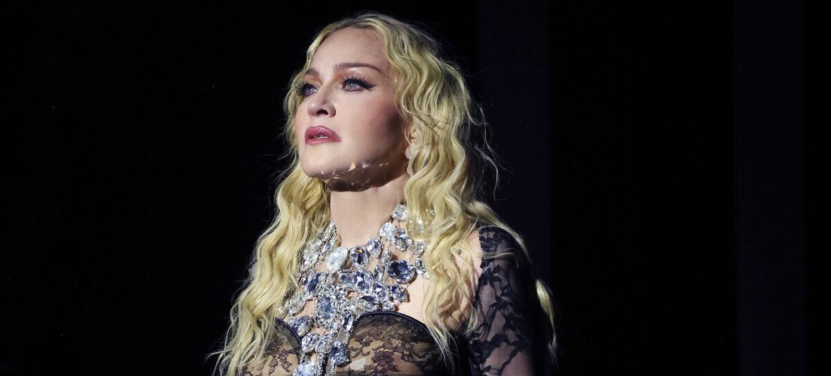 Madonna durante un concierto de The Celebration Tour en Londres