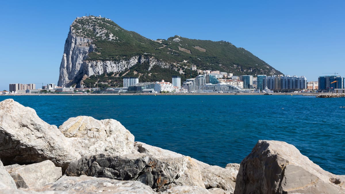 Gibraltar está ganando terreno al mar (y es un problema)