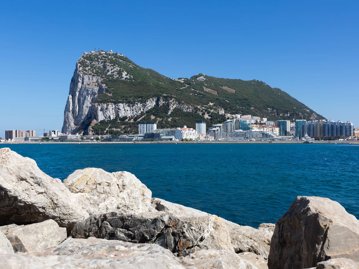 Gibraltar está ganando terreno al mar (y es un problema)