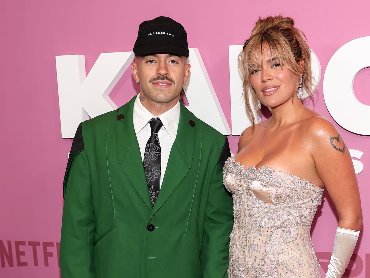 Feid se acuerda de Karol G en la gala de los Premios Nuestra Tierra 2026: "Gracias a Caro"