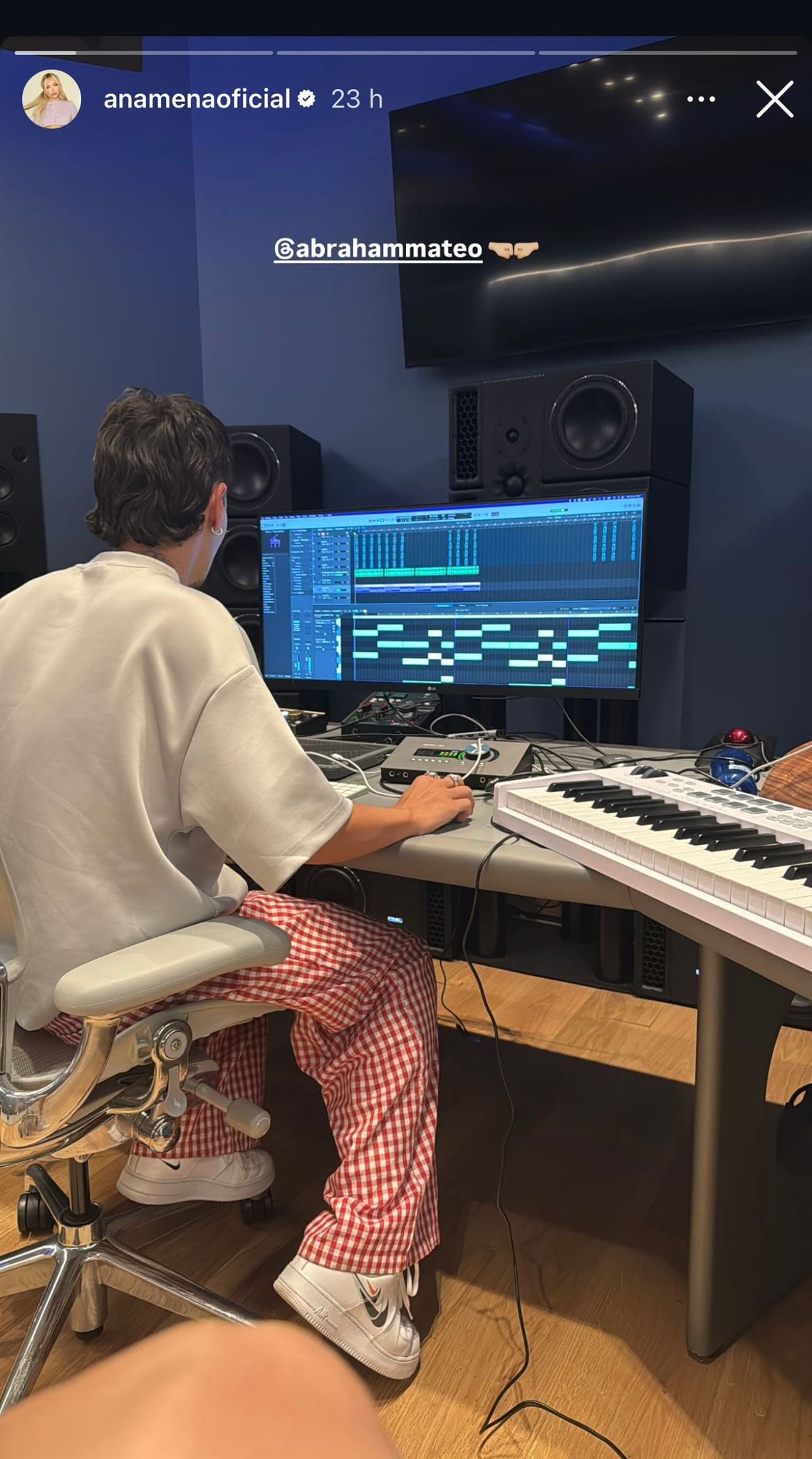 Abraham Mateo en el estudio con Ana Mena