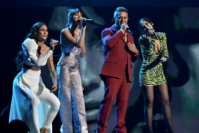 Greeicy, Aitana, Alejandro Sanz y Nelly, cantando &#039;Mi Persona Favorita&#039;. / Foto: Lester Cohen/Getty Images for LARAS.