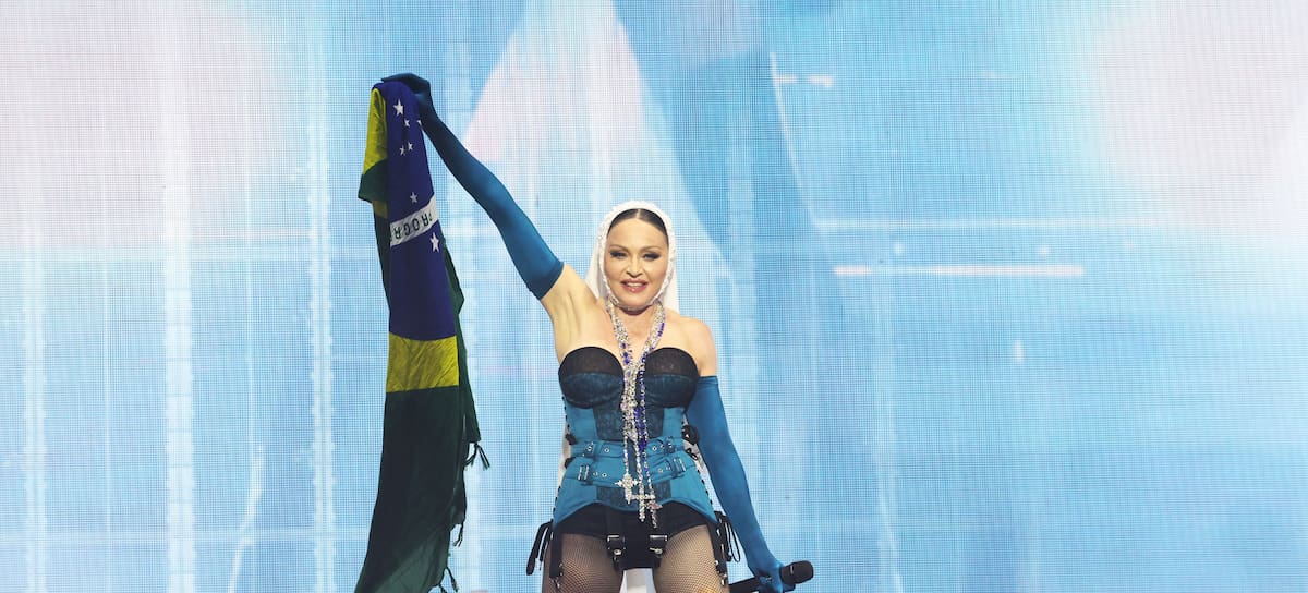 Madonna actúa en el escenario durante 'The Celebration Tour' en la playa de Copacabana el 4 de mayo de 2024 en Río de Janeiro, Brasil.