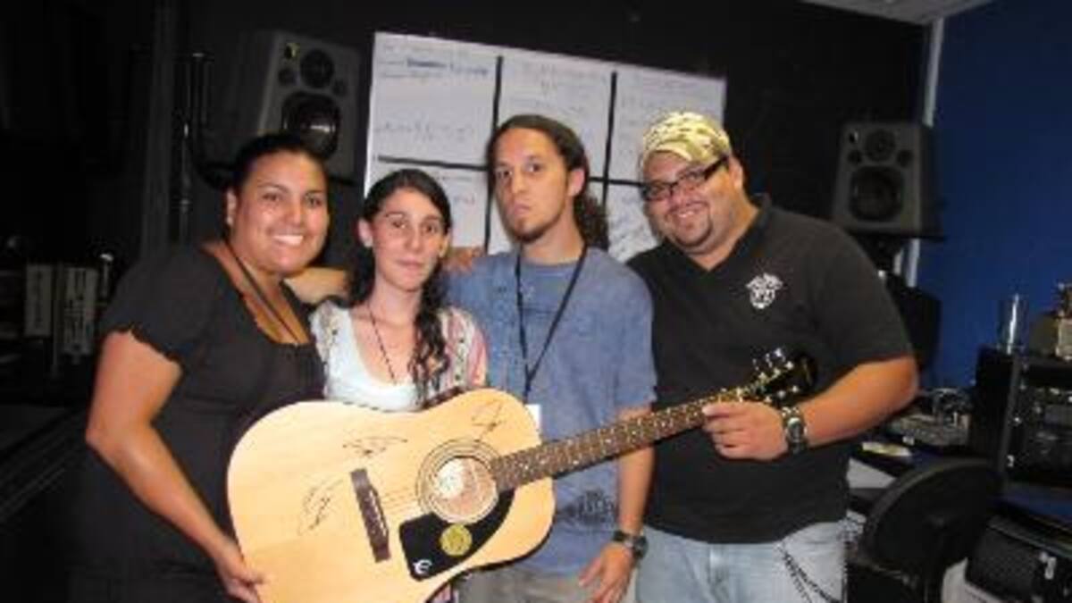Irene Carvajal ya llegó por su guitarra