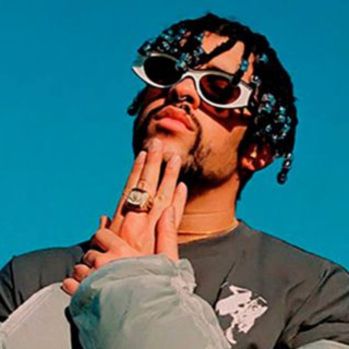Bad Bunny, el artista más mencionado en Tinder en 2020