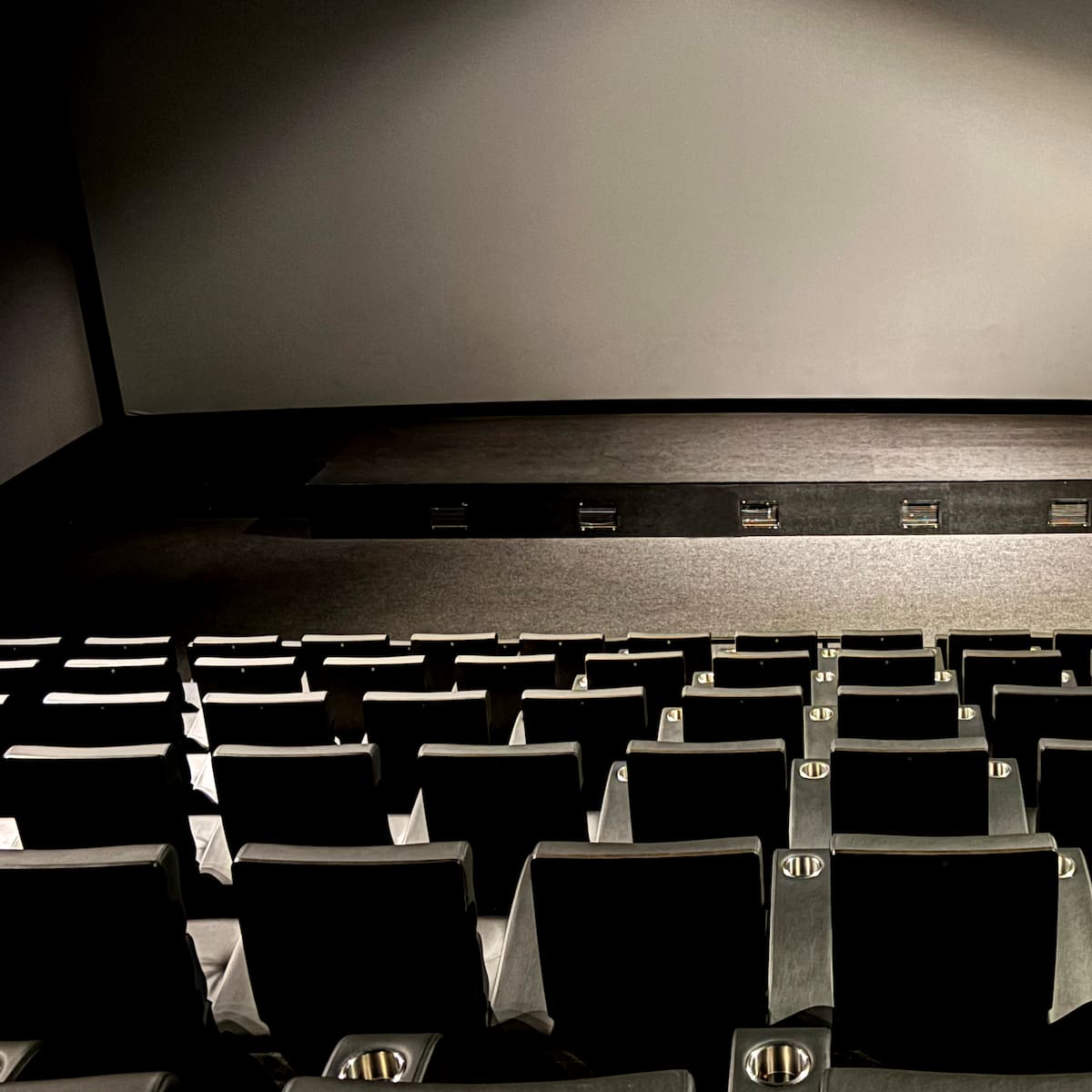 Estas son las películas que se estrenan este fin de semana en cines: 'El precio de la red', 'Su propio infierno' y más