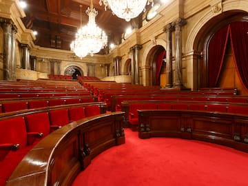 Muere Àngels Martínez, la exdiputada que arrancó las banderas de España del Parlament de Cataluña