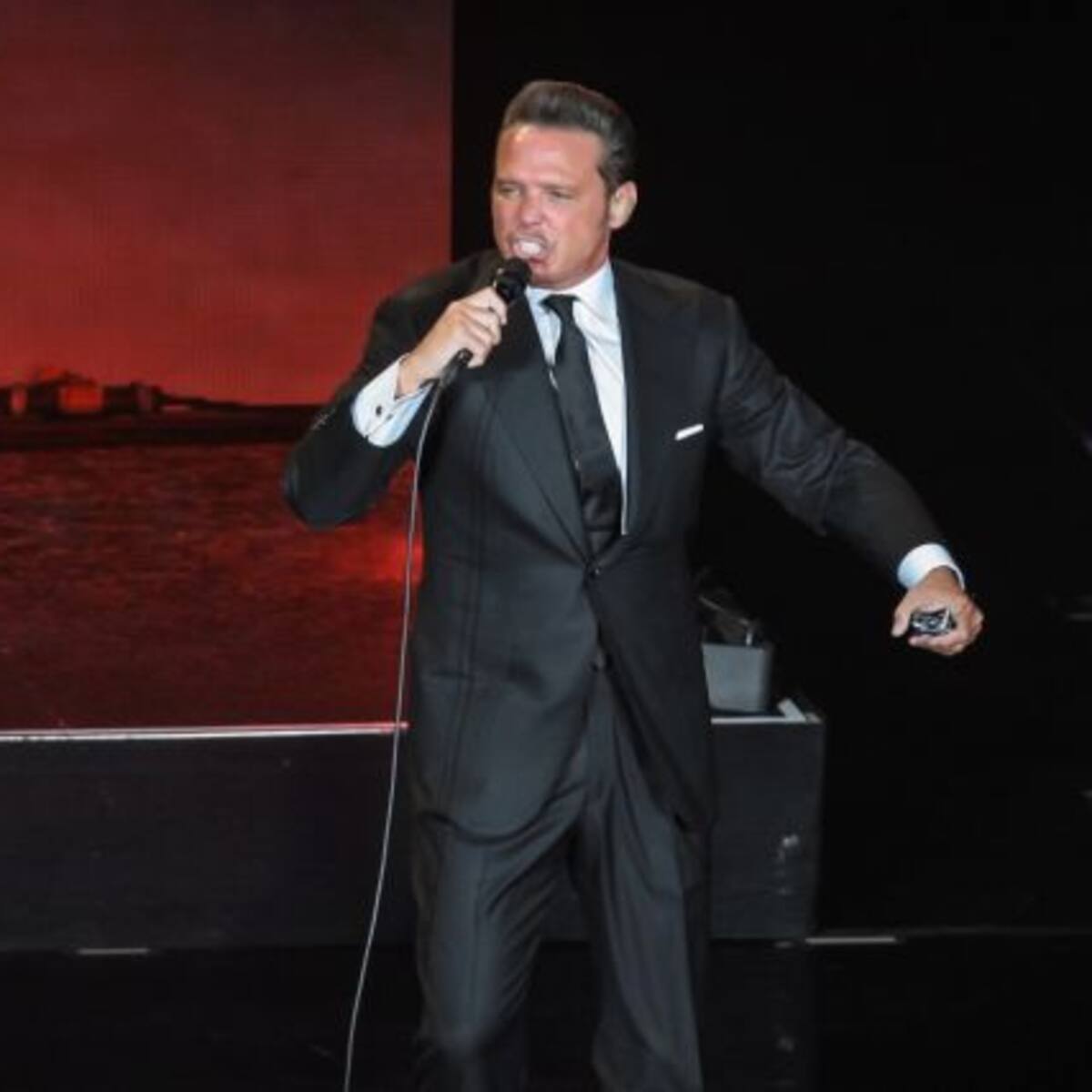Luis Miguel le lanza el micrófono al sonidista en Panamá