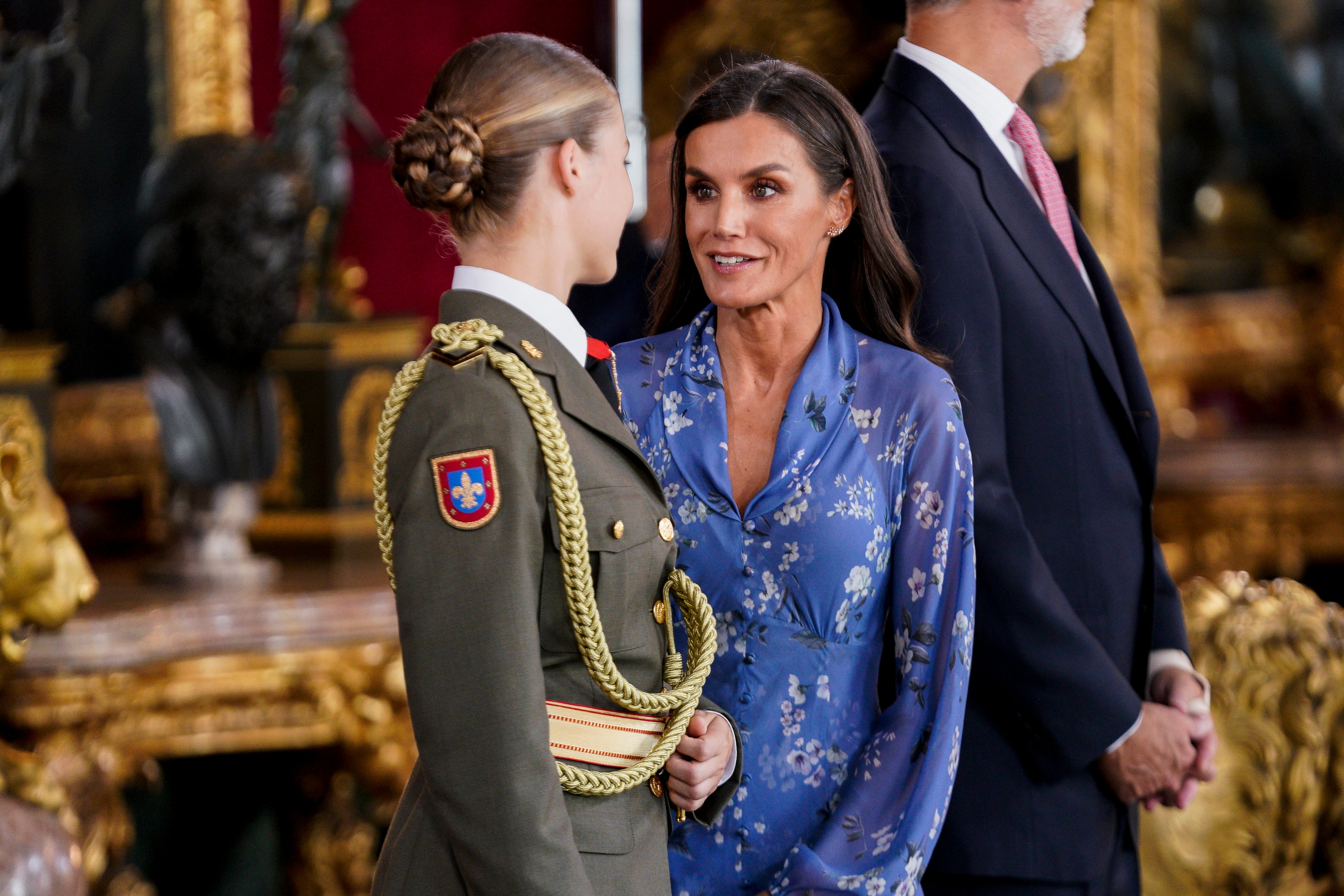 La princesa Leonor y la reina Letizia en la Fiesta Nacional de la Hispanidad de 2023.