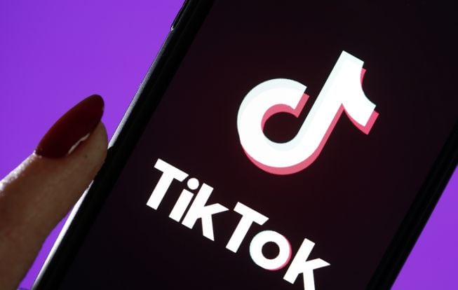 Un móvil con TikTok.