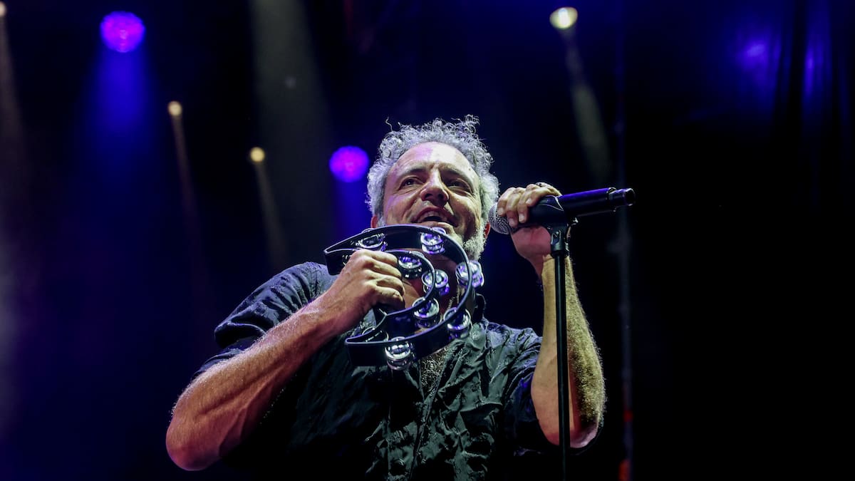M-Clan revive la magia de los conciertos de antes: "Cómo me gusta no ver ni un puto móvil"