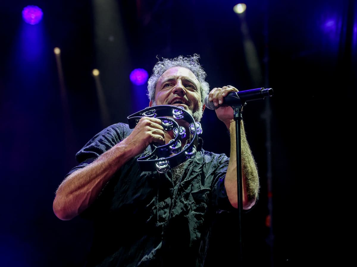 M-Clan revive la magia de los conciertos de antes: "Cómo me gusta no ver ni un puto móvil"