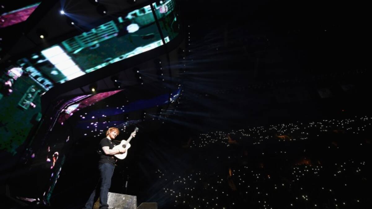 Ed Sheeran cancela algunos conciertos por accidente en bicicleta
