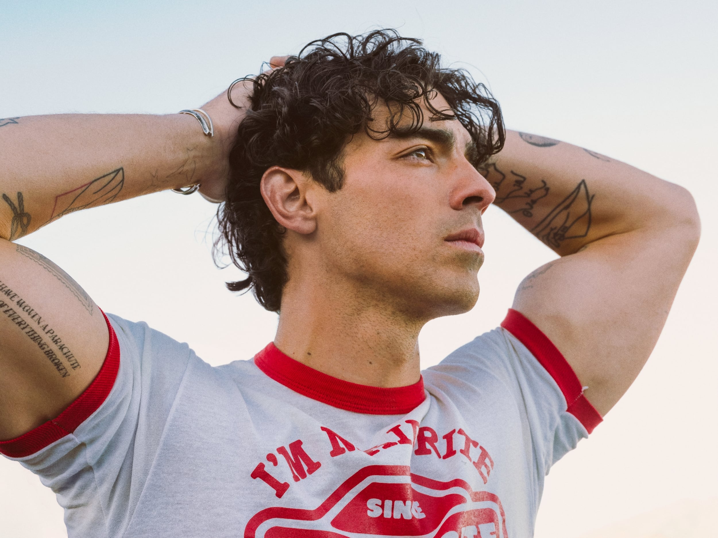 Joe Jonas en una foto promocional