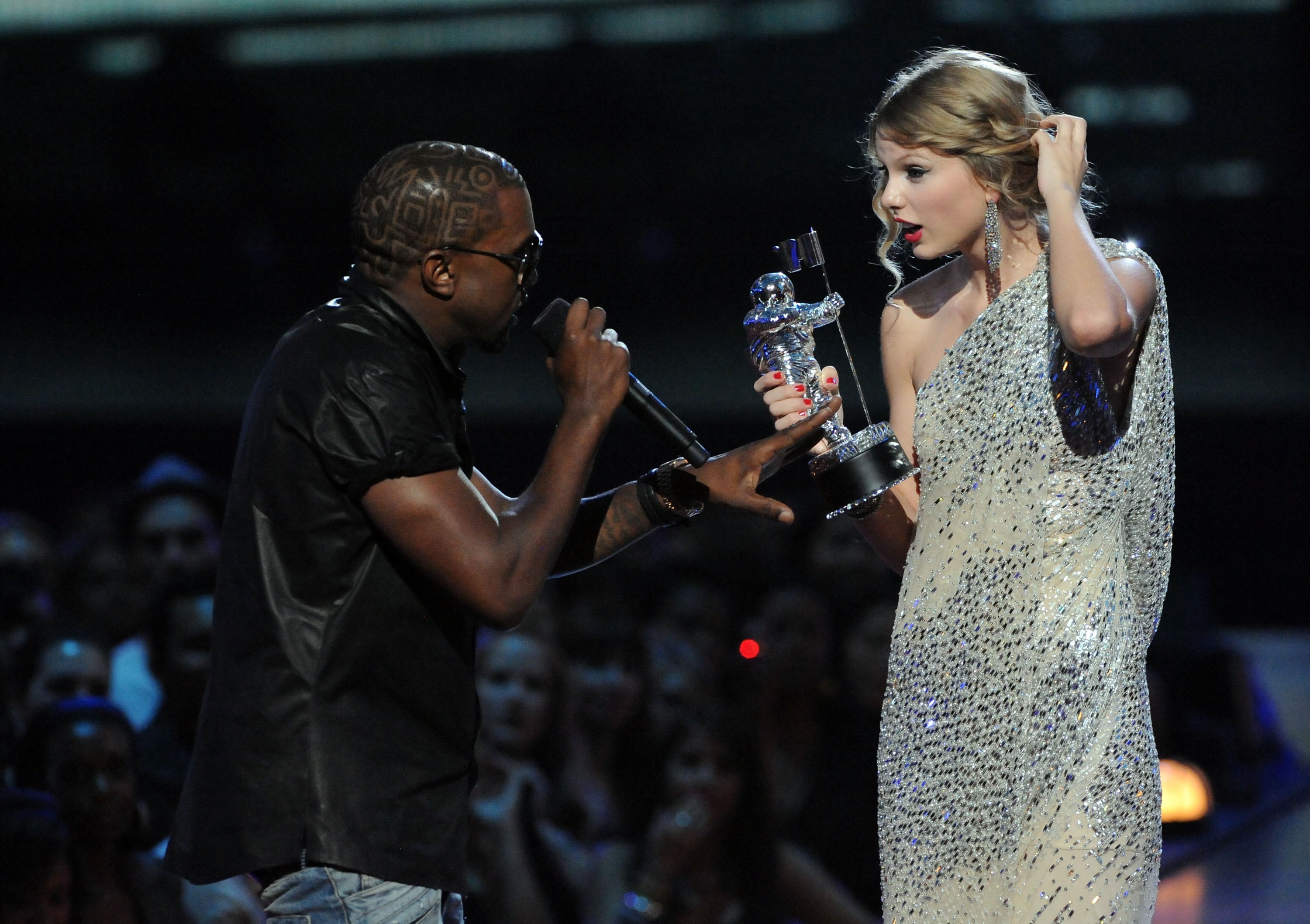 Kanye West y Taylor Swift en los MTV VMA de 2009