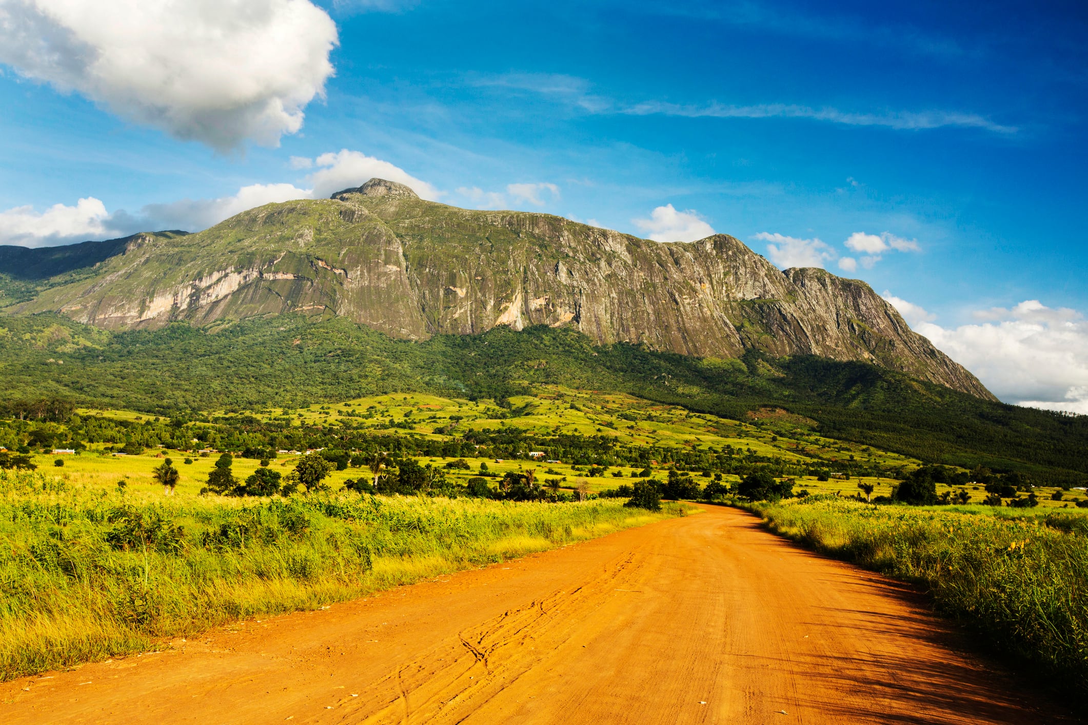 El Pico Mulanje, en Malaui, forma parte del  Archipiélago Montano del Sudeste Africano.