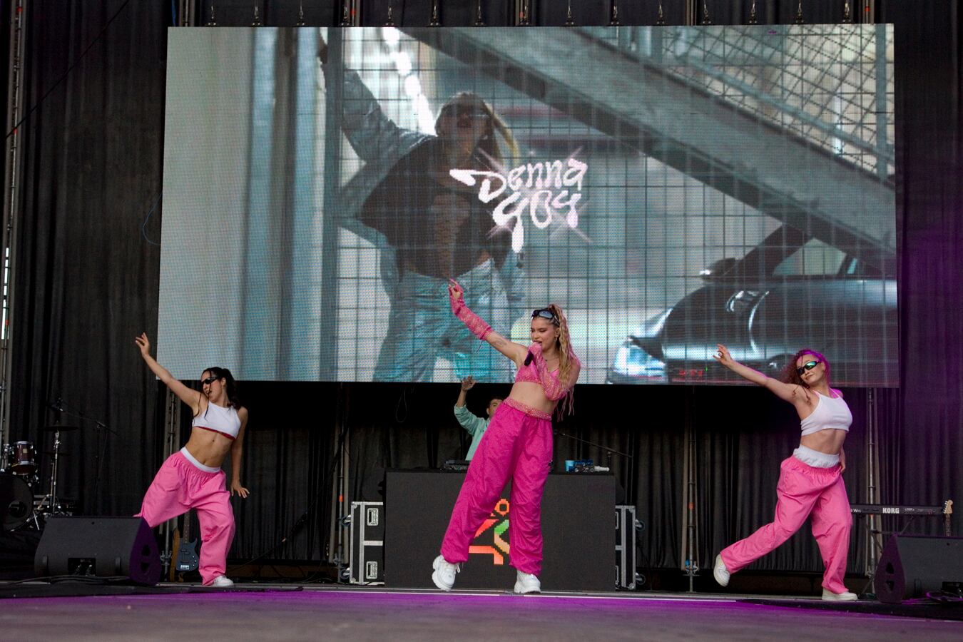 Atención, ERROR 404, Serenidad Not Found... ¡Solo movimientos de caderas!