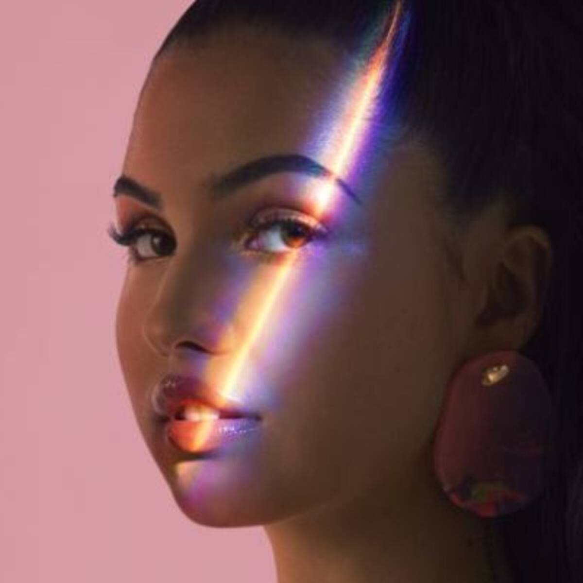Mabel reveló su nuevo single "Mad Love"