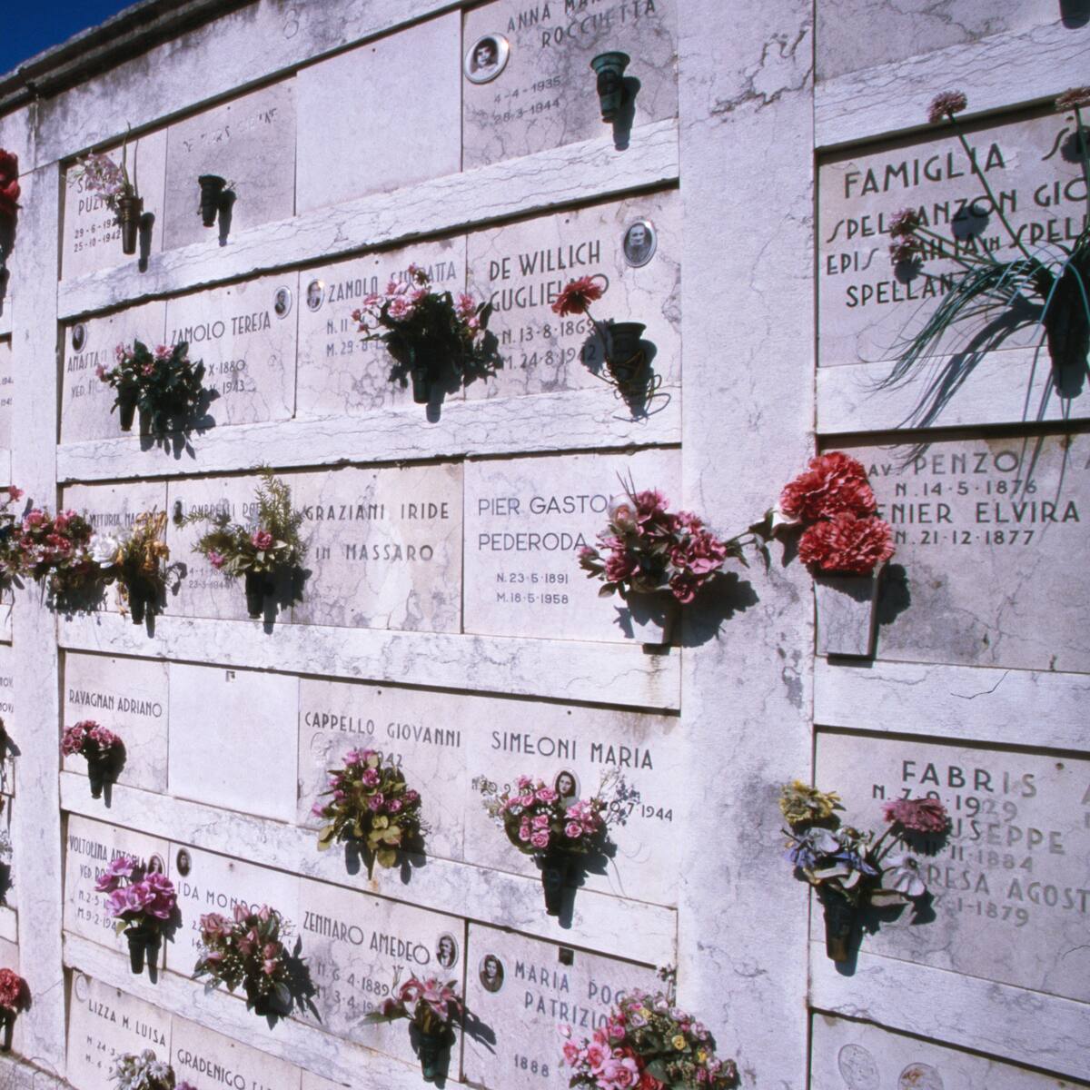 Profanan la tumba de la modelo Pamela Genini y se llevan su cabeza: el caso de violencia de género que paralizó Italia