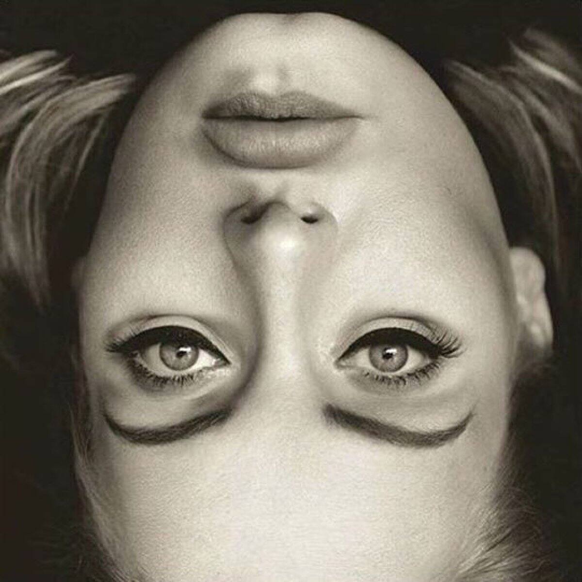 @TurnYourPhone: la cuenta que hace locuras con las fotos de las celebrities