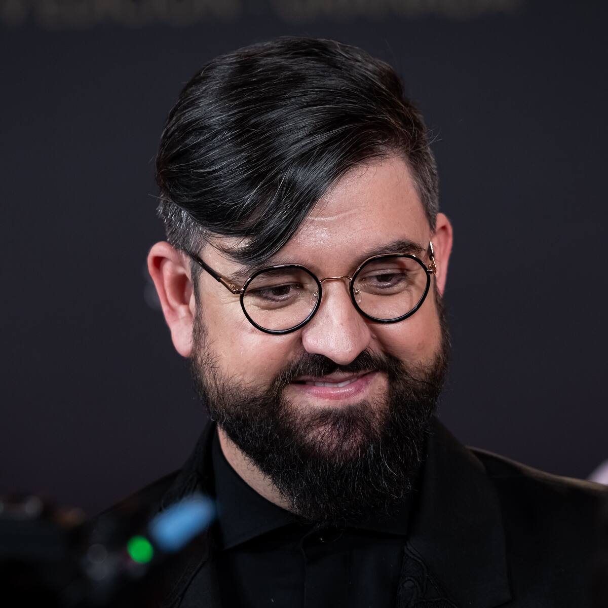 Quién es Manu Sánchez, el humorista que escuece a la ultraderecha: de su enfermedad a su vida personal