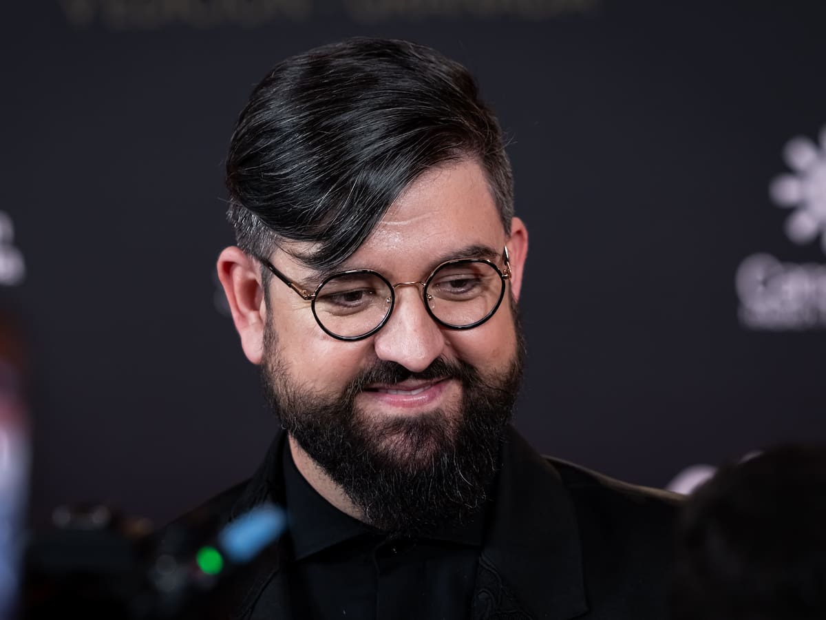 Quién es Manu Sánchez, el humorista que escuece a la ultraderecha: de su enfermedad a su vida personal