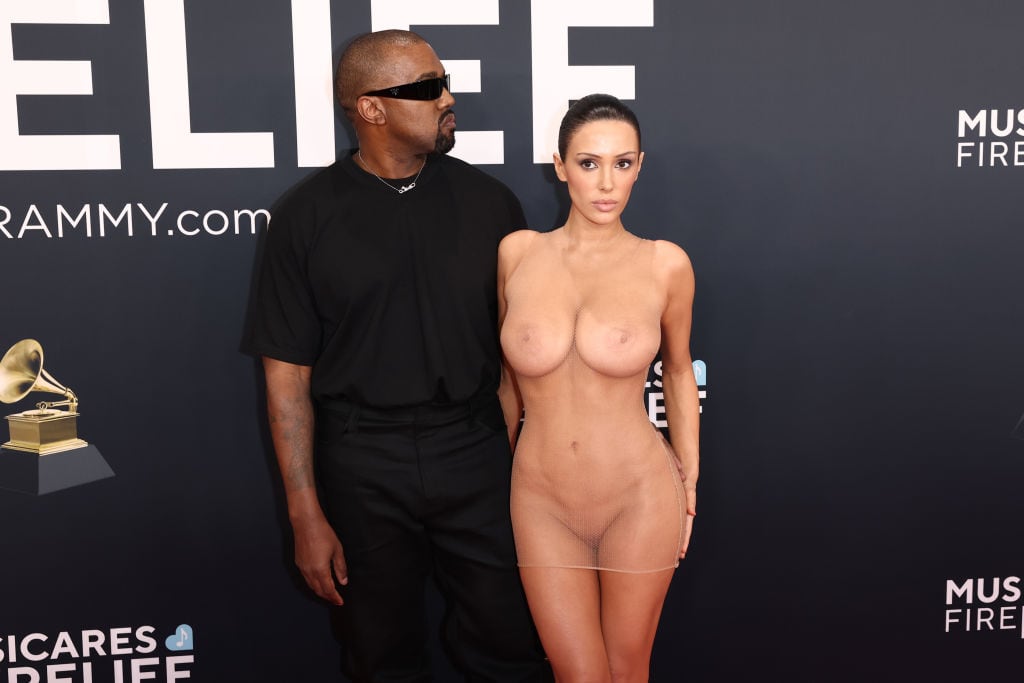 Kanye West y Bianca Censori, en la alfombra roja de los premios Grammy 2025