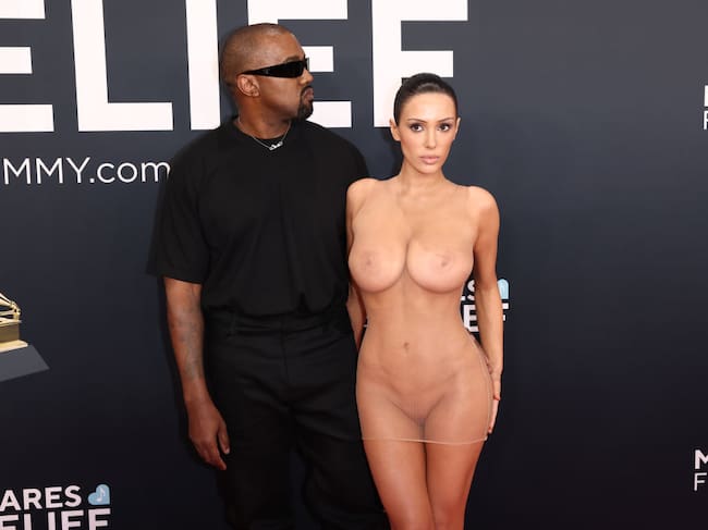 Kanye West y Bianca Censori, en la alfombra roja de los premios Grammy 2025
