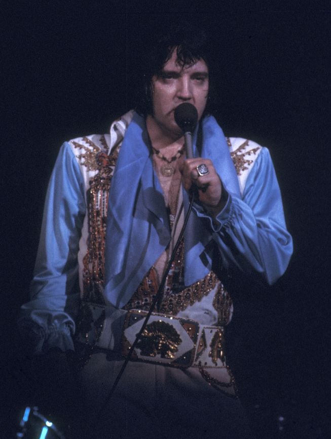 Elvis Presley, durante un show en 1976 en el Spectrum de Philadelphia, Pennsylvania.