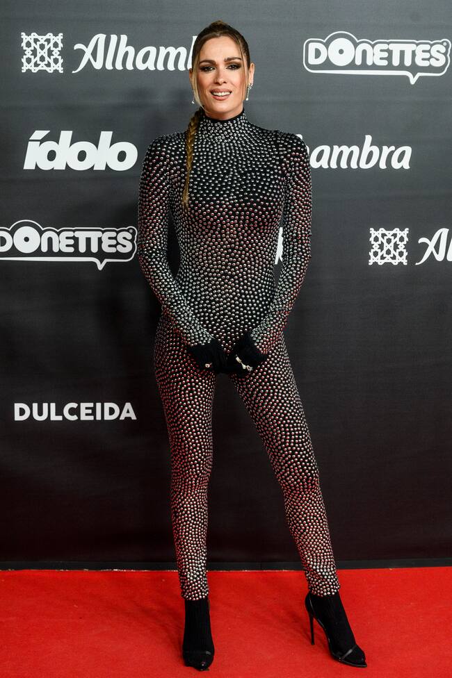 Mar Saura es una veterana de las alfombras rojas en nuestro país y sabe con qué destacar. Desde luego, triunfó con este mono malla tan brillante.