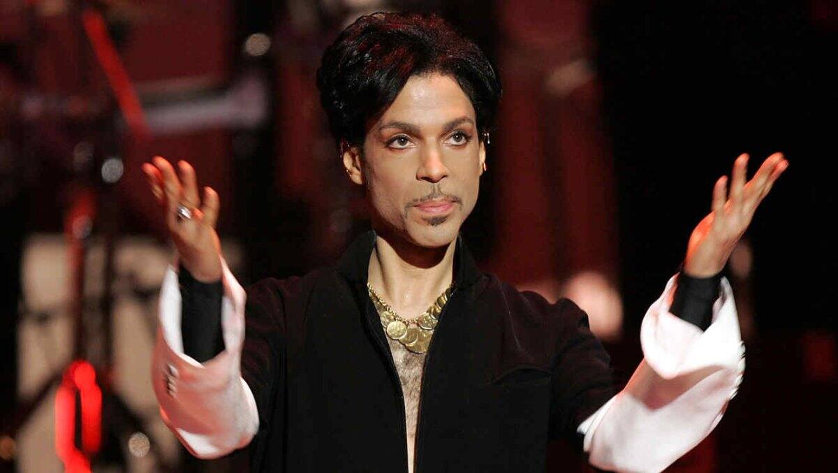 Tim Burton había previsto originalmente para la banda sonora de Batman que se dividiera entre Prince y Michael Jackson.