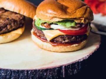 ¿Buscas las mejores hamburguesas de España? Este es el top 50