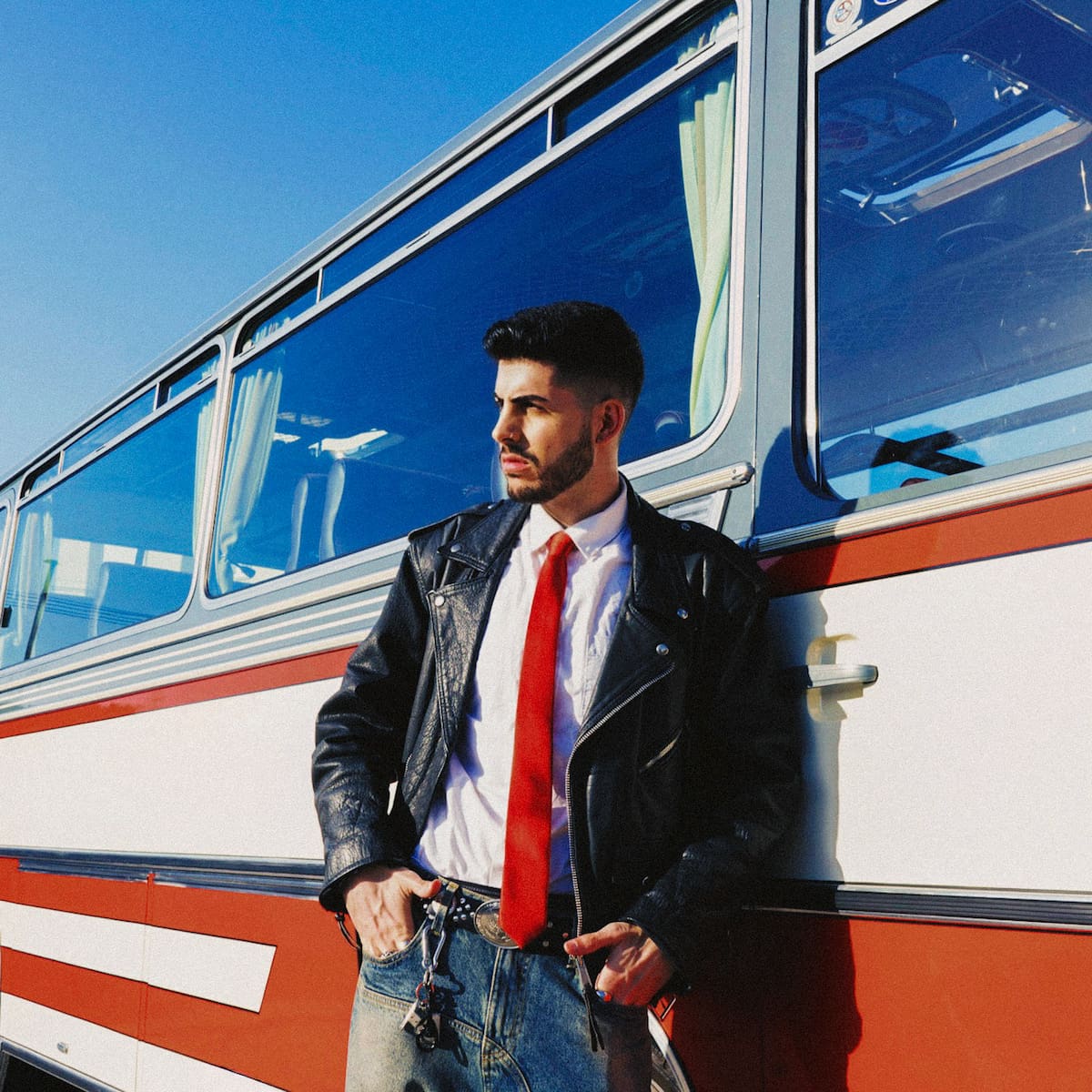 Kalenn, el artista de las "baladas pop tristes" que colecciona atardeceres