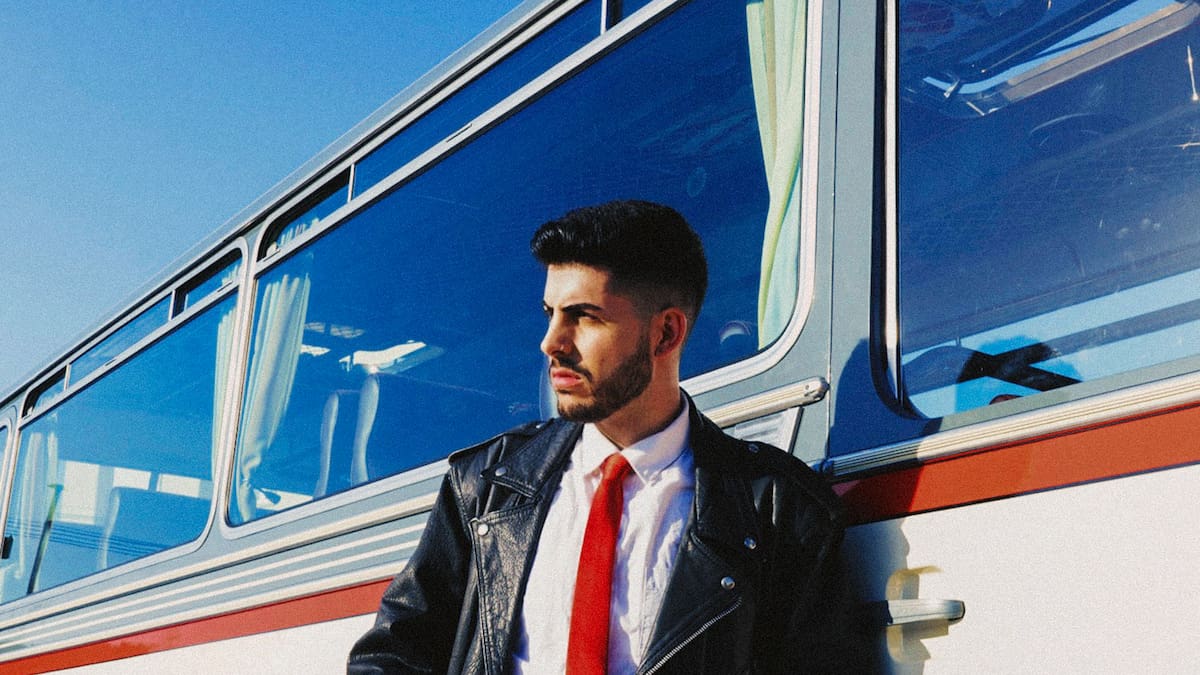 Kalenn, el artista de las "baladas pop tristes" que colecciona atardeceres