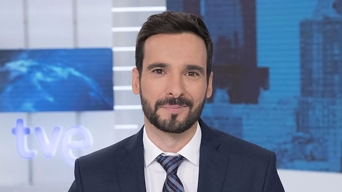 Quién es Lluís Guilera, el nuevo presentador de 'La hora de La 1': pareja, hijos, edad y todo sobre el sustituto de Silvia Itzaurrondo