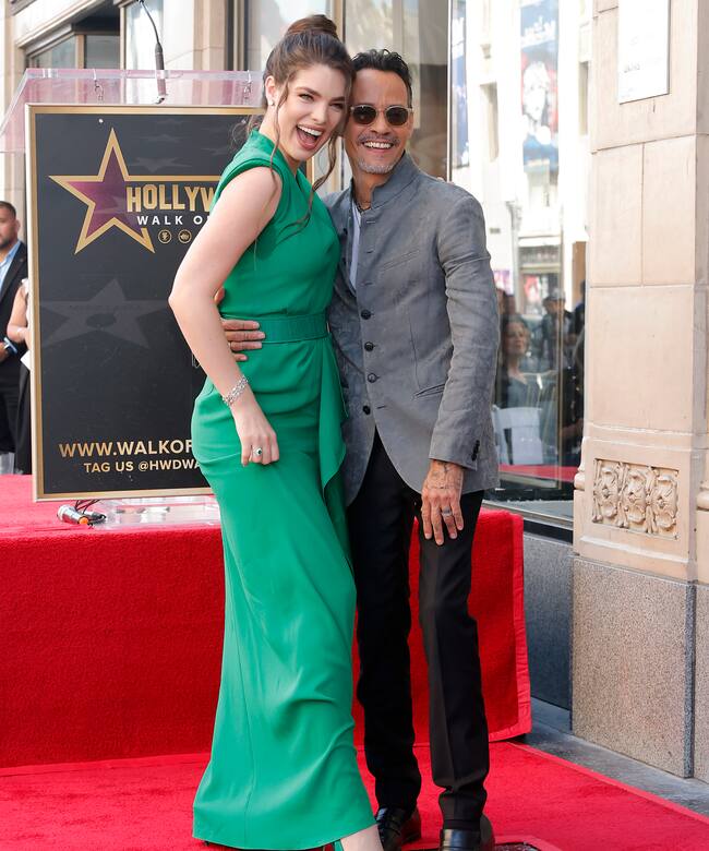 Marc Anthony y su mujer, la modelo Nadia Ferreira.