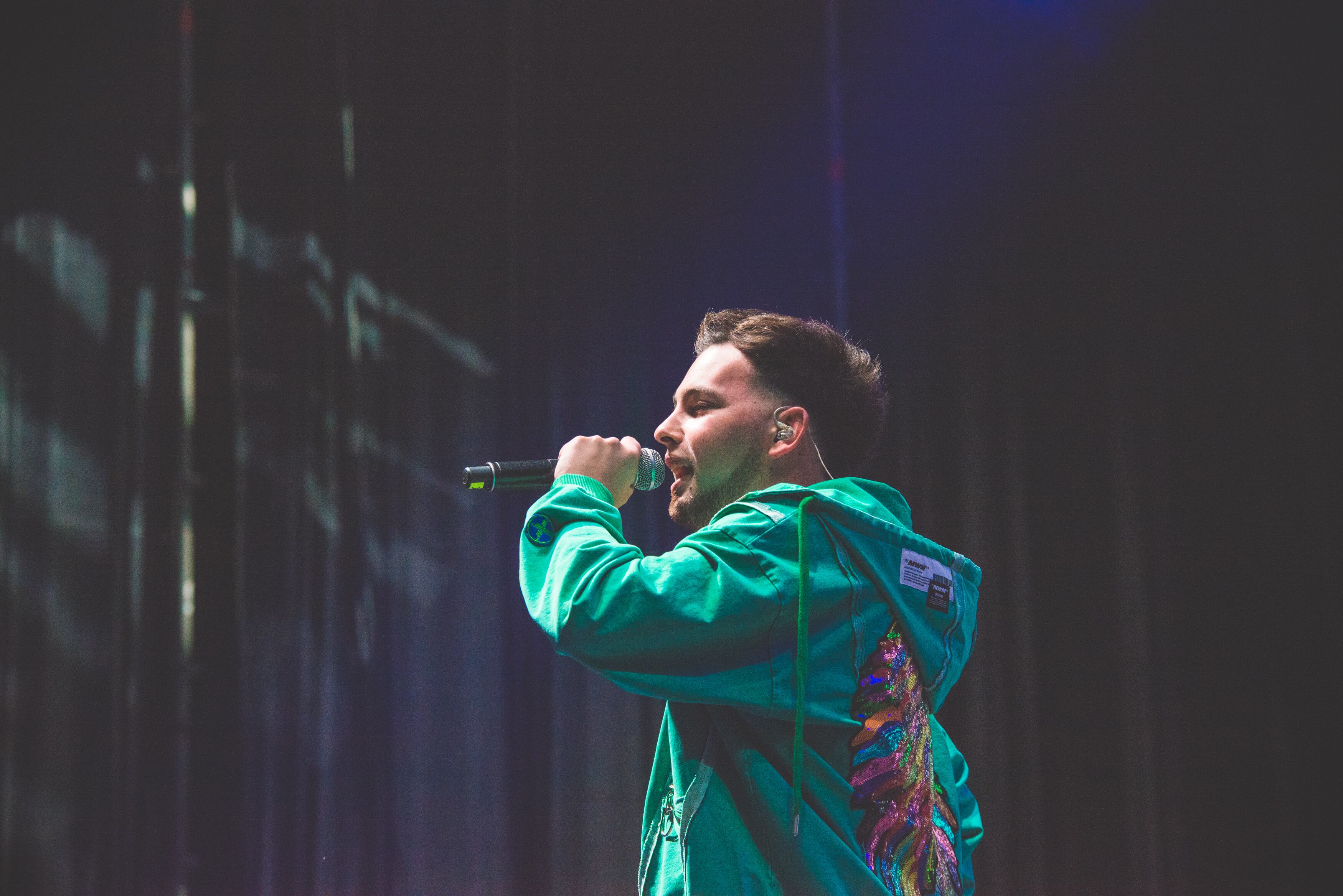 Hilario nos cantó 'Bajo la Luna' (llena, literalmente) su último single, 'Desesperao', y el primero de todos, 'Lagunas'. Fotógrafo: David Gamero